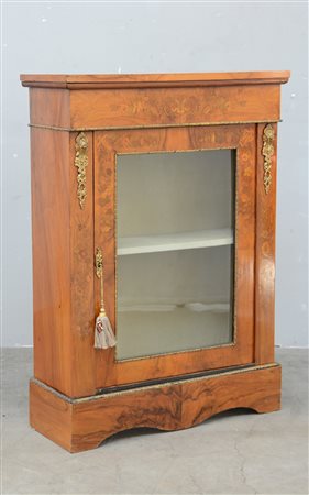 Credenzina ad un'anta sul fronte lastronata ed intarsiata a motivi vegetali...