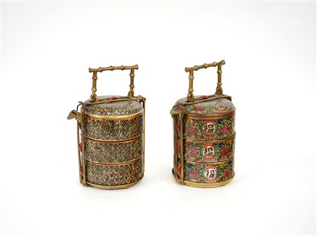 Manifattura orientale. Lotto composto da due contenitori da viaggio per riso...