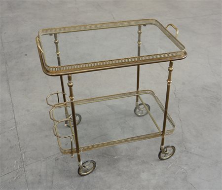 Carrello portaliquori a due ripiani in ottone con piani in vetro