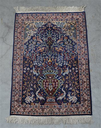 [Tappeti] Coppia di tappetti Qum, Persia, sec. XX. Disegno a preghiera con...