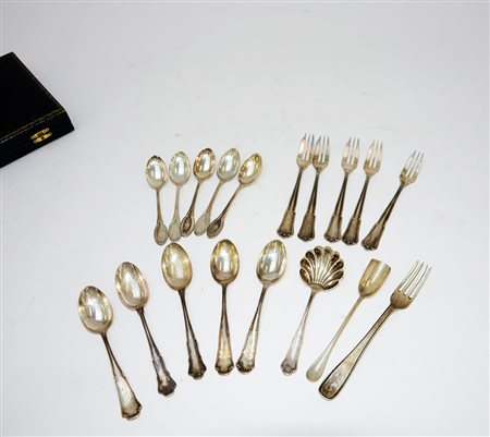 Gruppo di cucchiaini e forchette in argento trentasei pezzi totali (gr 600...