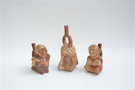 Lotto di tre figure etniche in terracotta dipinta (h max cm 28) (difetti)