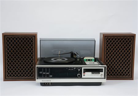 Impianto stereo marca Pansonic con due casse di epoche diverse (difetti)