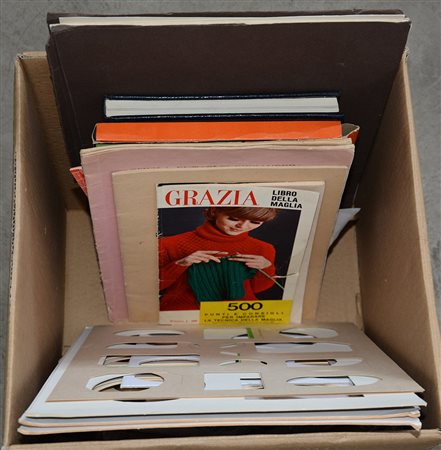 Scatola contenente alcuni libri di argomento vario fra cui moda, e alcuni...