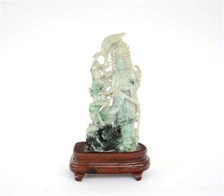 Arte orientale, scultura in giadeite raffigurante Guanyin con bambino, base...