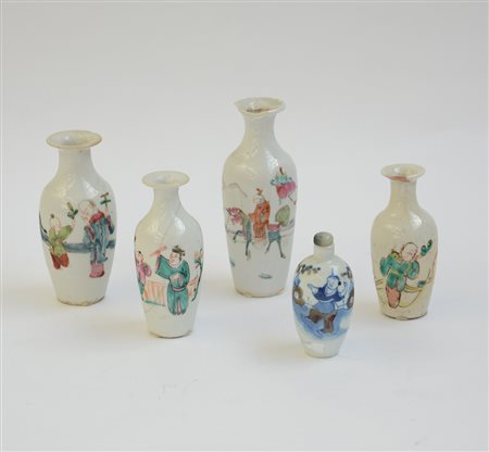 Arte cinese sec. XX. Lotto composto da quattro vasetti ed una snuff bottle in...