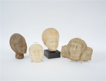 Lotto composto da quattro oggetti dall'antico in marmo e pietra (misure...