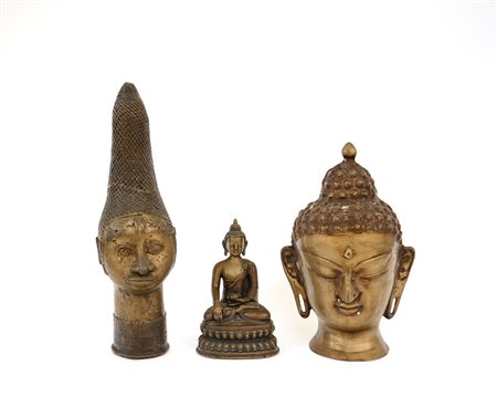 Arte orientale, lotto composto da una scultura raffigurante Buddha e due...