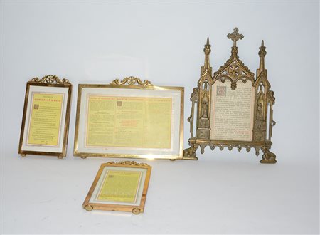 Lotto composto da una cornicetta neogotica e tre cartagloria in ottone (difetti)