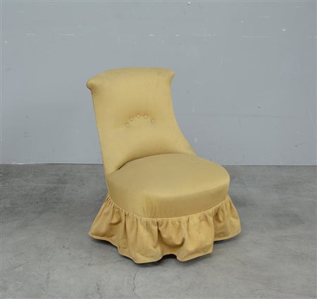 Poltroncina da camera imbottita, rivestita in tessuto giallo