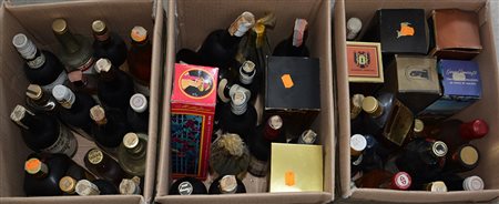 Lotto di tre cartoni contenenti bottiglie di alcolici e liquori vari