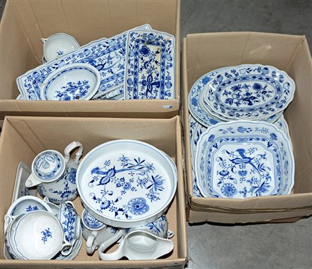 Lotto composto da tre cartoni contenenti parti di servizio (difetti)