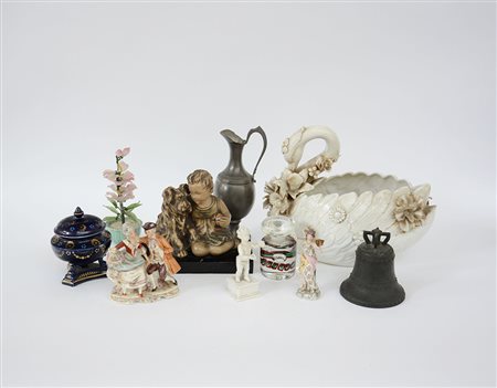 Lotto composto da dieci oggetti di materiali, fogge e decori diversi (difetti)