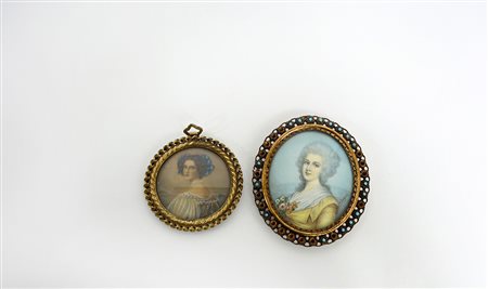 Lotto di due miniature raffiguranti gentildonne, misure diverse, in cornici...