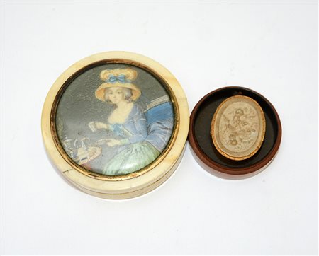 Lotto composto da una scatola con miniatura del sec. XIX e un cammeo in...