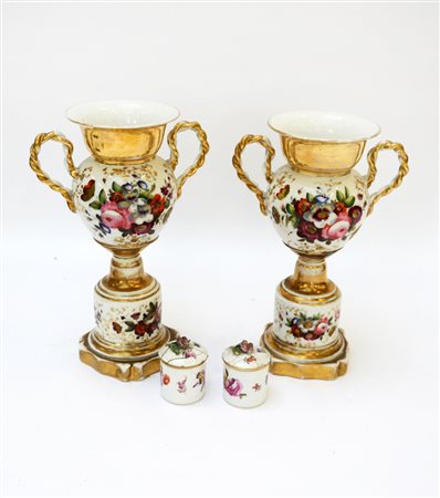 Manifatture diverse. Lotto composto da una coppia di vasi e una coppia di...