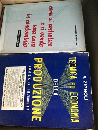 Lotto composto da numerosi libri di vario argomento, fra cui romanzi. In...