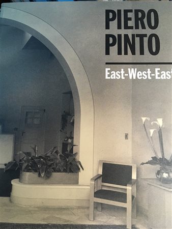 Lotto di undici volumi illustrati inerenti l'architettura. In un cartone...