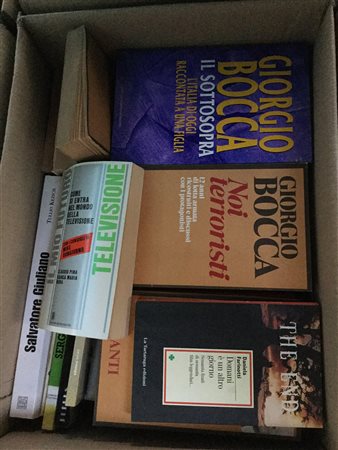 Lotto composto da numerosi volumi di vario genere ed argomento. In quattro...