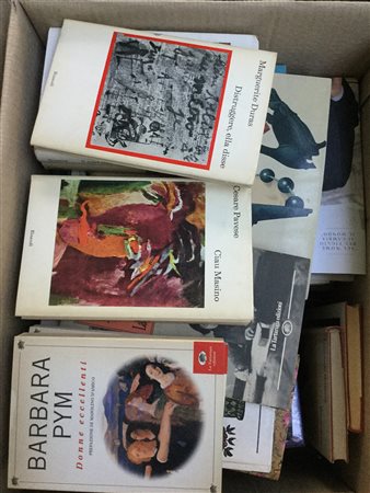 Lotto composto da numerosi volumi di vario genere ed argomento. In quattro...
