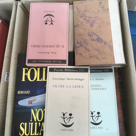 Lotto di 4 cartoni contenenti numerosi romanzi, volumi inerenti l'arte, la...