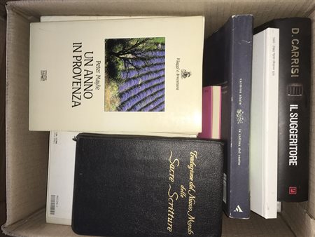 Lotto di 4 cartoni contenenti numerosi romanzi e volumi inerenti soprattutto...