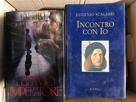 Lotto di 4 cartoni contenenti numerosi romanzi, volumi inerenti l'arte e le...