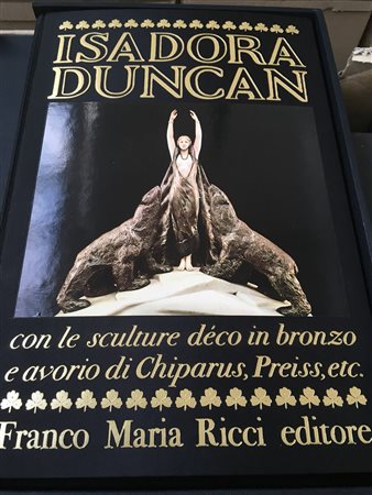 Lotto composto da numerose pubblicazioni della Franco Maria Ricci. In due...