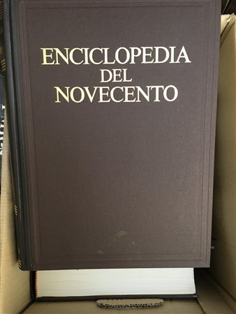 Enciclopedia del Novecento edita dalla Treccani. 9 volumi in due cartoni.