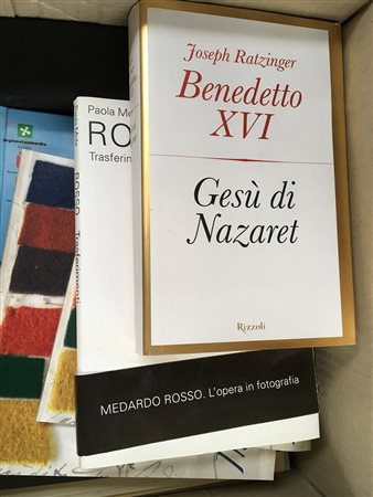 Lotto composto da numerosi romanzi e libri di diversa epoca e soggetto. In 5...