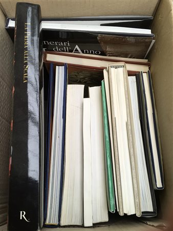 Lotto composto da libri di vario argomento, fra cui opere di critica d'arte e...