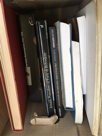 Lotto composto da diverse opere inerenti l'arte antica e moderna, cataloghi...