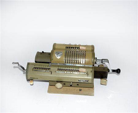 Calcolatrice "Esacta. Italia, sec XX (difetti)