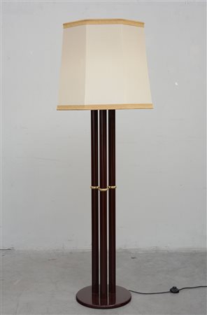 Lampada da terra con fusto a tre montanti laccato in marrone con paralume....