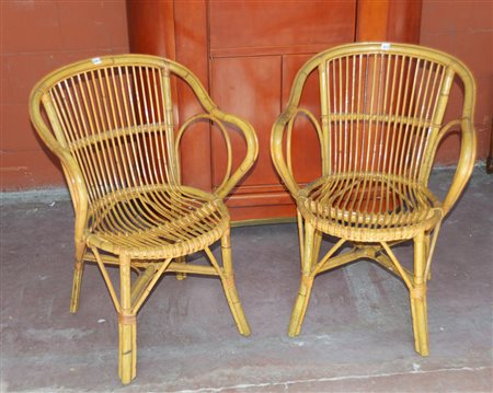 Coppia di poltroncine in malacca e canna d'India. Italia, sec XX (cm...