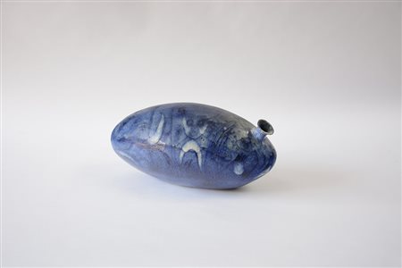 Piervittorio Fognani Vaso soliflore a forma di noce in ceramica smaltata nei...