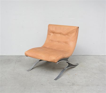 Poltrona imbottita con struttura in acciaio cromato e seduta rivestita in...