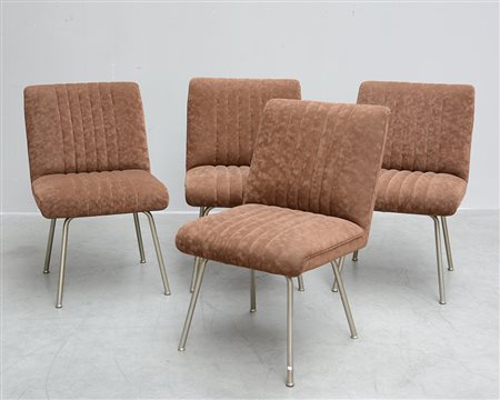 Quattro poltroncine imbottite con struttura in tubolare metallico cromato e...