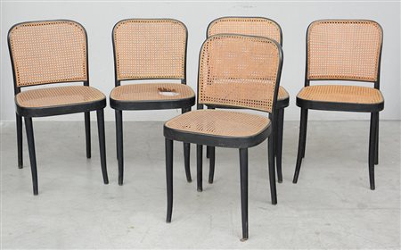 Cinque sedie in faggio curvato verniciato nero, con seduta in paglia di...