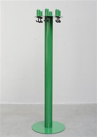 Prototipo appendiabiti in metallo verde, base circolare e fusto a cilindro....