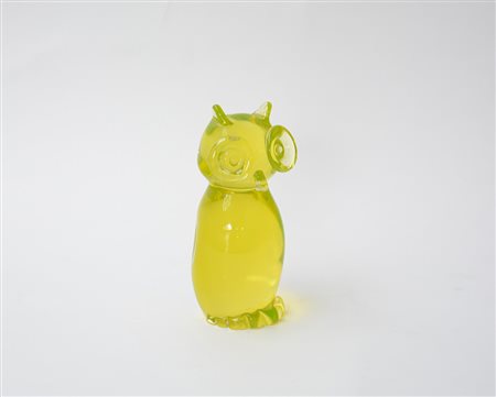 Licio Zanetti "Civetta". Scultura in vetro monello giallo. Sec XX. Firma a...