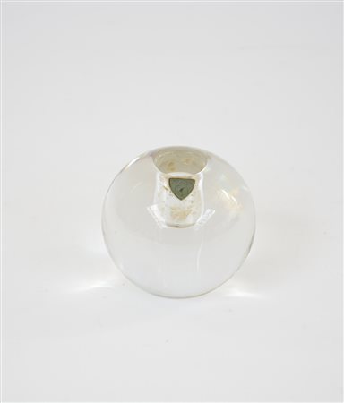 Orrefors, Svezia Piccolo candeliere di forma sferica in vetro incolore....