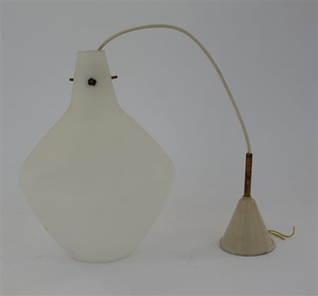 Lampada a sospensione in vetro incamiciato lattimo satinato sulla superficie...