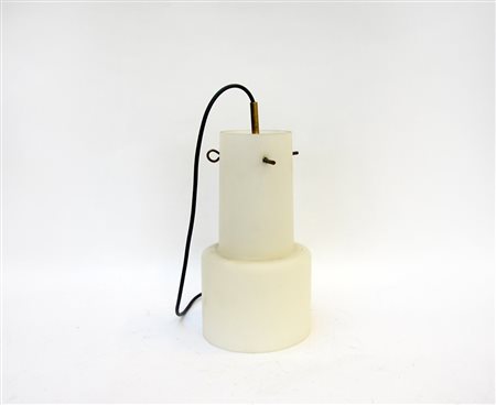 Lampada a sospensione in vetro incamiciato lattimo satinato sulla superficie...