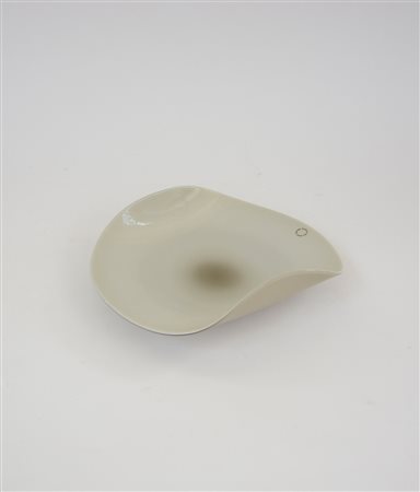 Venini, Murano Centrotavola in vetro incamiciato grigio. Firmato a punta...