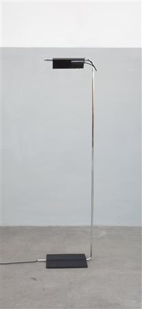 Lampada da terra in metallo cromato e laccato nero, produzione Tronconi,...
