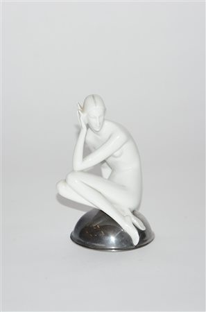 Rosenthal, Germania. "Figura seduta" scultura in porcellana di gusto déco (h...