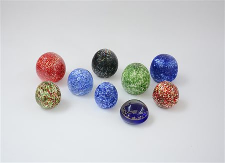 Lotto composto da otto prsse papier di manifatture diverse. Sec XX (misure...