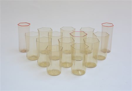 Venini Gruppo di undici bicchieri in vetro pagliesco uniti a tre di simil...