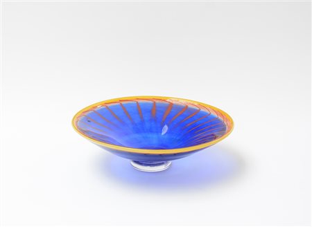 Manifattura Kosta Boda, centrotavola in vetro policromo. Svezia, sec XX (d cm...